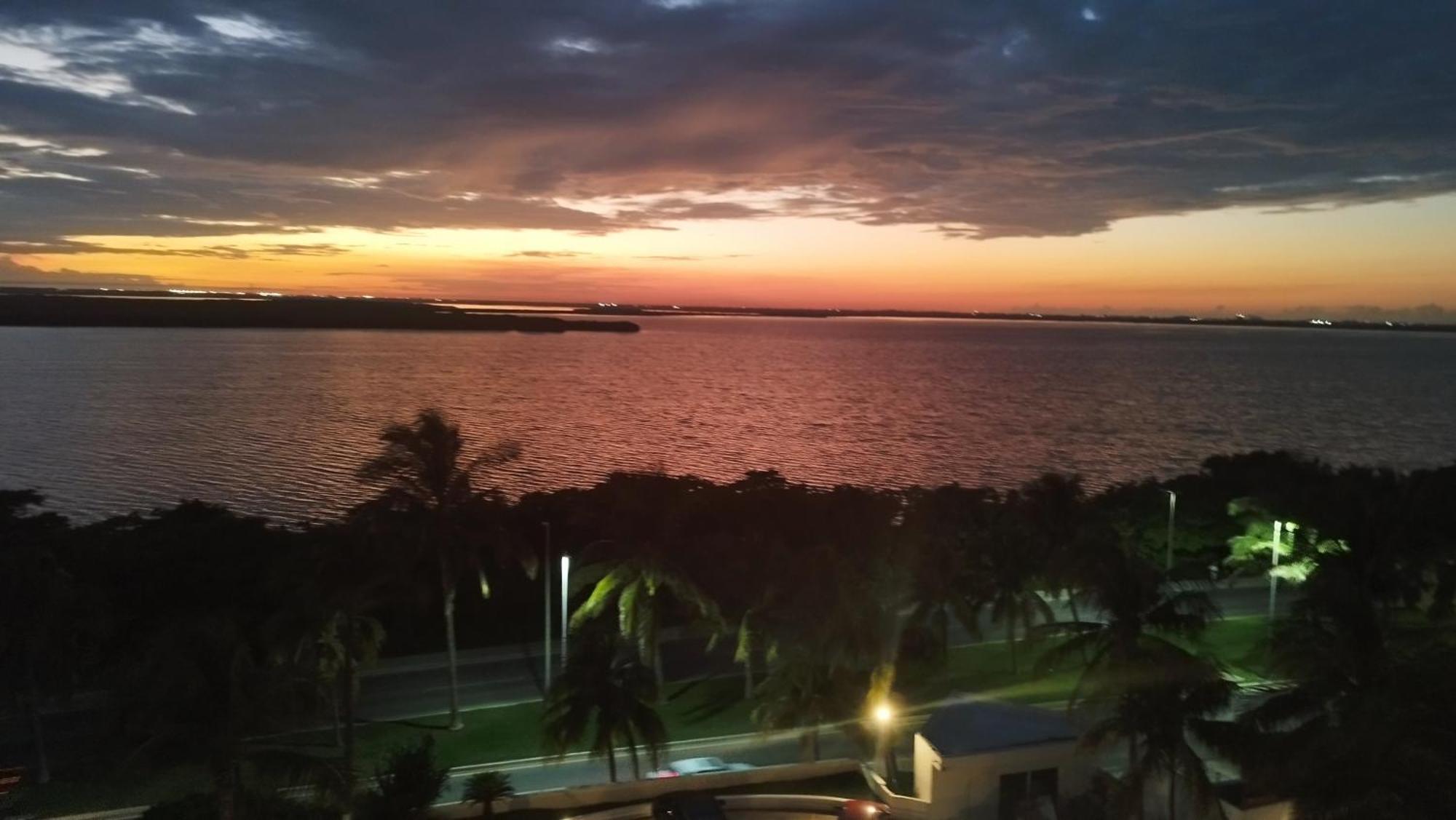“Magic Sunrise At Cancun” Esterno foto